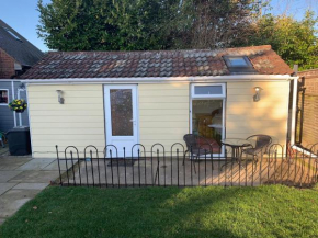 Cosy 1 Bed Garden Annexe